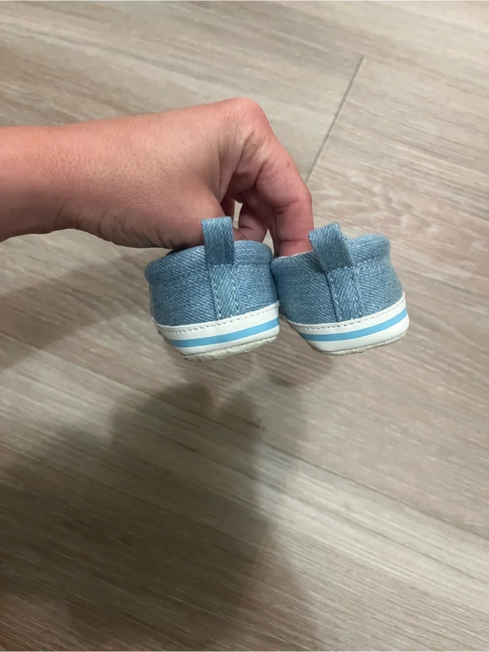 GAP denim Light Blue Slip-On Canvas Baby Shoes new never worn 12-18 months
